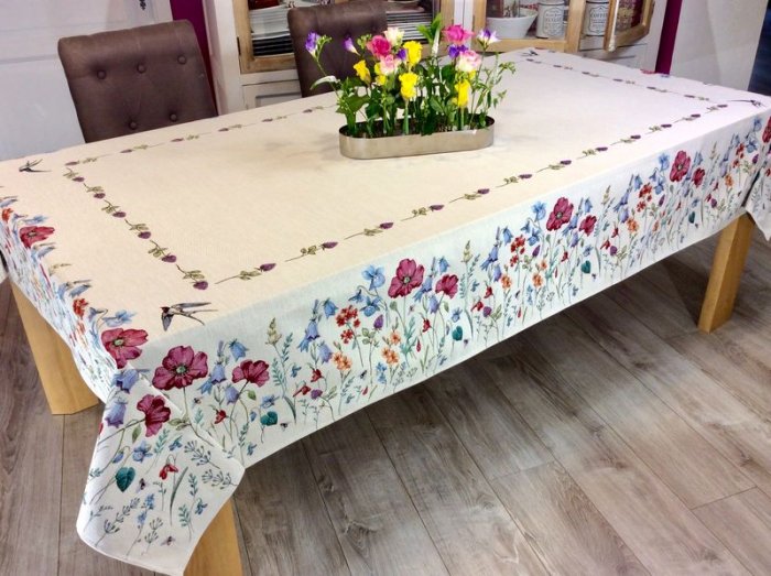 Nappe Hirondelles Coquelicots Fleurs Champ Tres Fond Beige Centr E