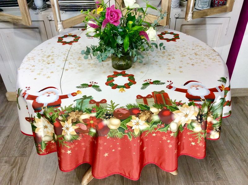 Nappe Père Noël, couronnes, fleurs de noël, cadeaux, étoiles, crème, rouge,  vert, ronde Ø 160 cm, 100%