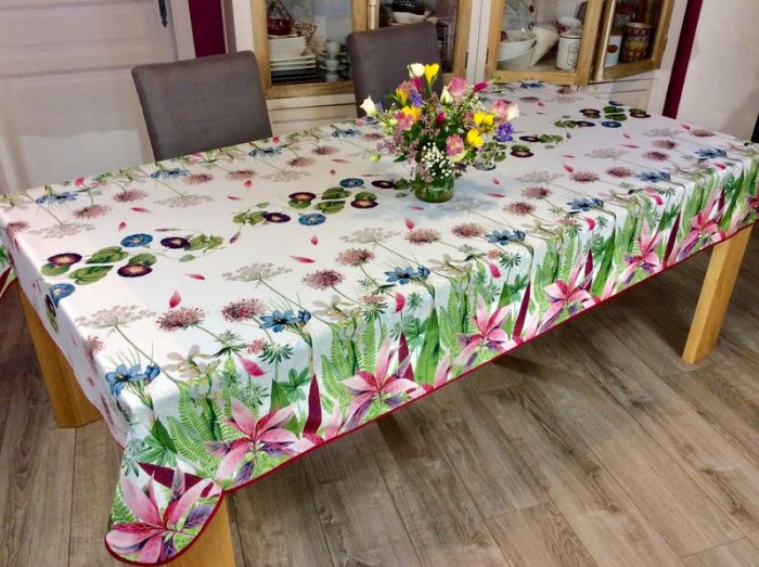 Nappe florale, lys, ipomée, fond blanc, rectangulaire 150x240 cm, 100% polyester anti-taches