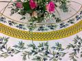 Nappe provençale Garance, bouquets dolives, centrée sur fond écru, ronde Ø180 cm, 100% coton enduit anti-taches