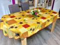 Nappe provençale, patchwork tournesols, jaune, ovale, 150 x240 cm, 100% polyester anti-taches