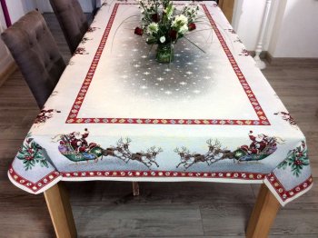 Nappe de Noël, Traineau de rennes dans ciel étoilé, centrée, rectangulaire, polycoton jacquard