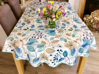 Nappe Feuilles et Ginkgo bleues, fond blanc, ovale 150x240 cm, 100% polyester anti-taches