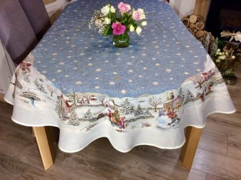 Nappe Joies du Givre, Village Nordique, bonhommes de neige, enfants, chapelle, sapins, flocons, centrée, ovale 160x250 cm, polycoton jacquard