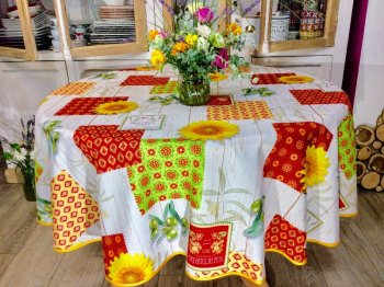 Nappe provençale Chant d'été, tournesols, olives, cigales, géométriques, jaune, rouge, vert, ronde Ø180 cm, 100% polyester anti-taches
