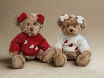 Peluche oursonnes, pull rouge et blanc, coeurs, rubans, 25 cm, polyester